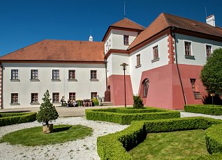 Die Geschichte des Kernkraftwerks Temelín im Schloss Vysoký Hrádek