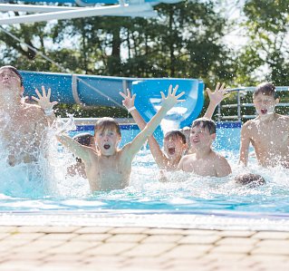 Schwimmbad Hluboka