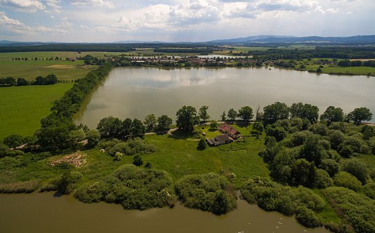 Odpočinková mezi rybníky