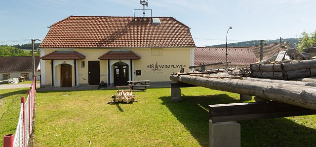 hall Rafting