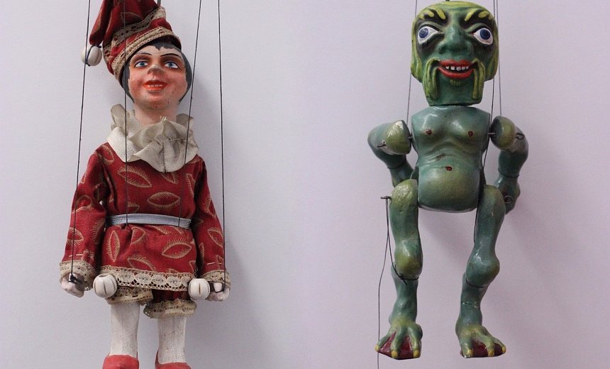 Loutky, marionety, javajky ze sbírek Jihočeského muzea