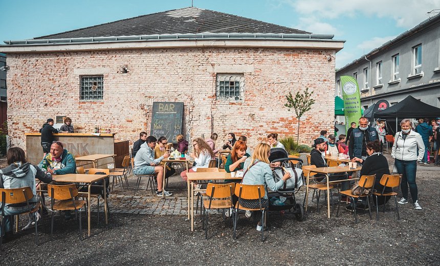 Street food market v Žižkárně